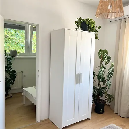 Urban Jungle 2 - Free Parking Apartman *